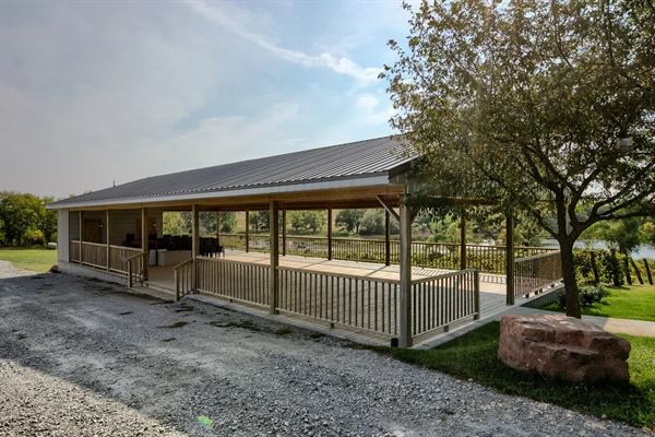 Front Porch Vineyards