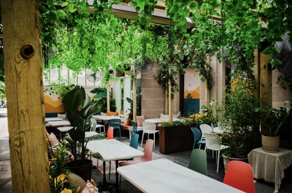 Residents Cafe and Bar