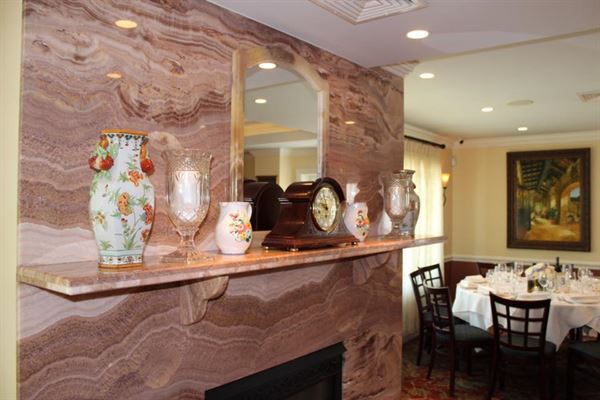 Alba's Restaurant and Bar