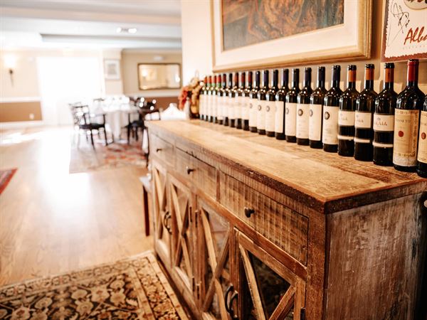 Alba's Restaurant and Bar