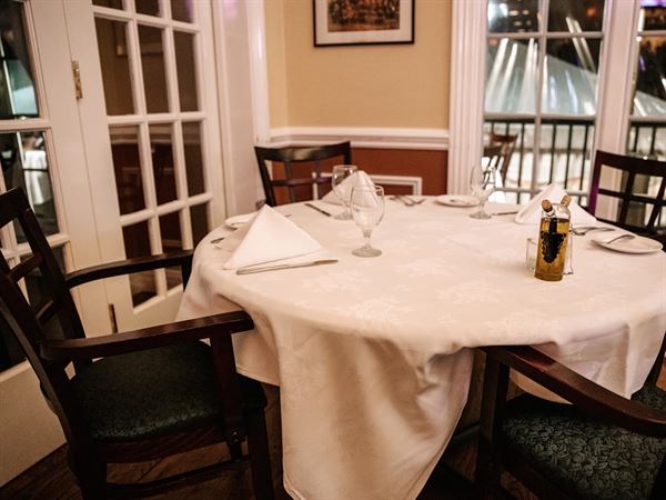 Alba's Restaurant and Bar