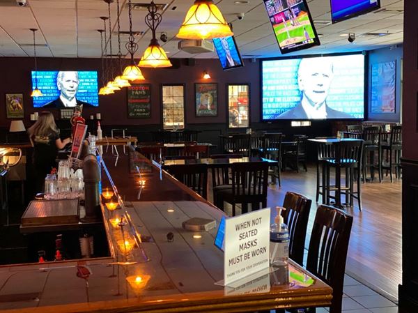 Maxamillians Billiards Food Spirits