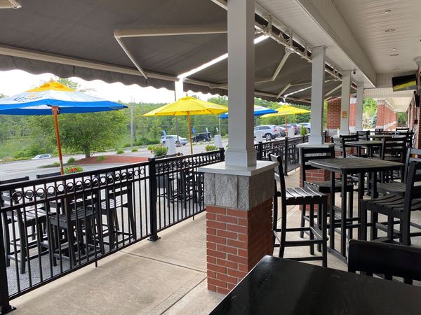 Maxamillians Billiards Food Spirits