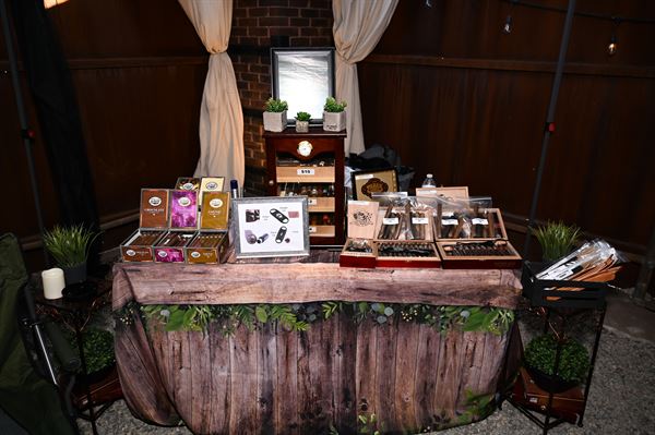 CIGARDEN LLC / Shade Cigar Cafe