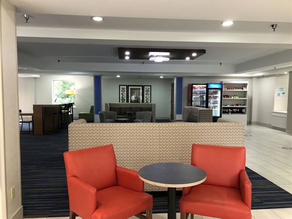 Holiday Inn Express & Suites Pittsburgh West Mifflin