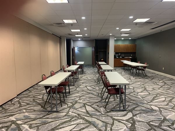 Holiday Inn Express & Suites Pittsburgh West Mifflin