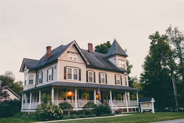 Raritan Inn At Middle Valley Bed & Breakfast