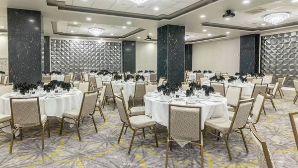 Hilton Garden Inn Wichita Downtown