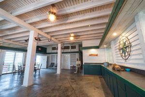 Dock House Bar & Grille