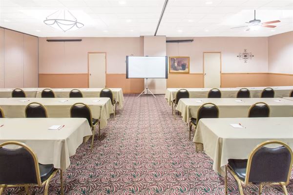 Ramada by Wyndham Elko Hotel at Stockmen's Casino