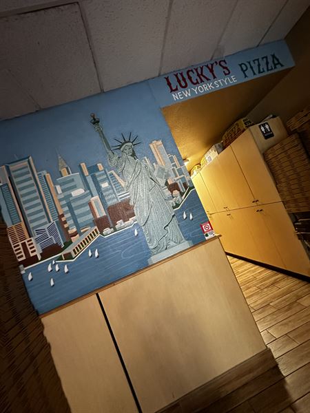 Lucky's Pizza