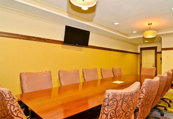 Holiday Inn Express & Suites Williston