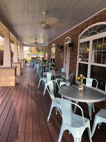 The Porch on the Green