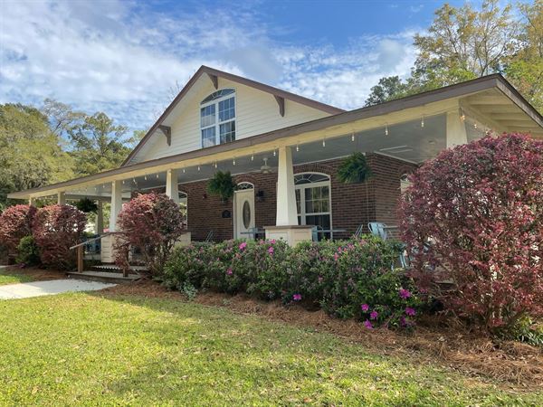 The Porch on the Green