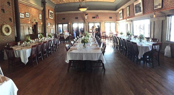 Louies Oyster Bar & Grille