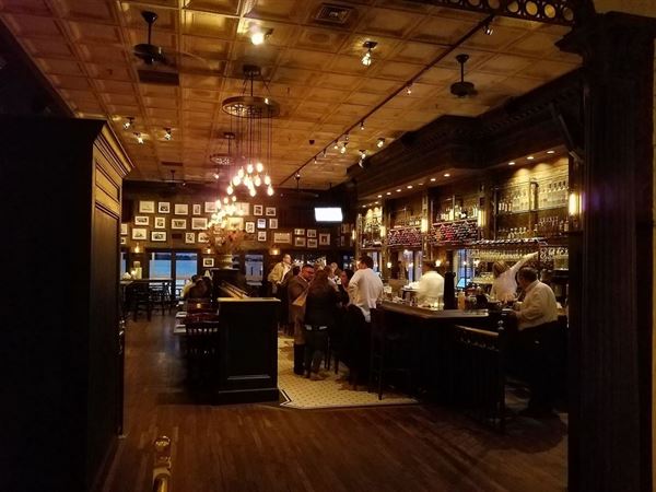 Louies Oyster Bar & Grille