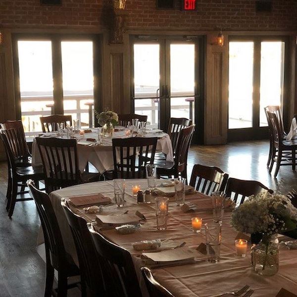 Louies Oyster Bar & Grille