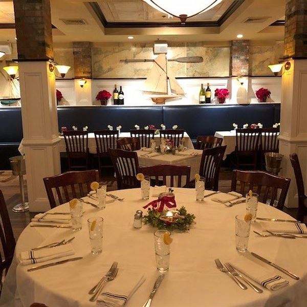 Louies Oyster Bar & Grille