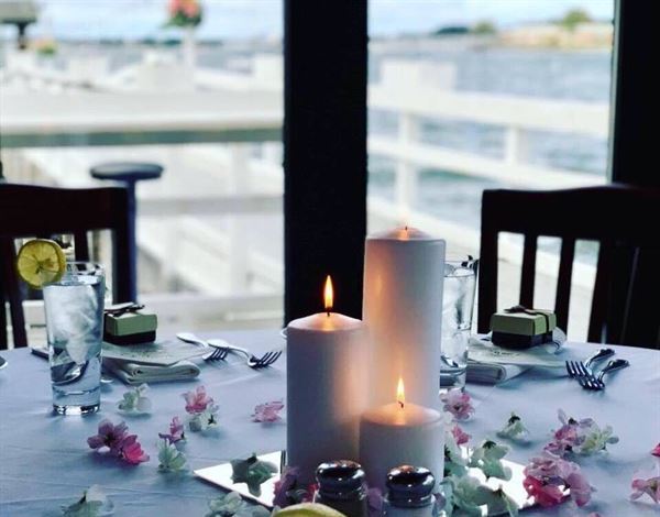 Louies Oyster Bar & Grille