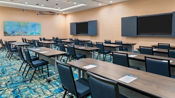 Hyatt House Tampa Airport / Westshore