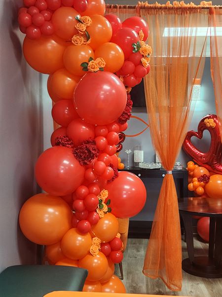 Crystal Palace Sip & Frost Cake Bar