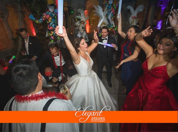 Elegant Dreams, Entertainment