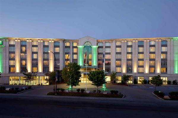 Holiday Inn & Suites Montreal Airport