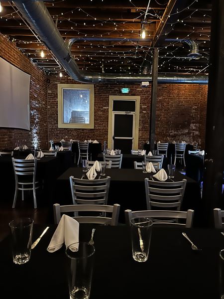 1908 An Uptown Eatery