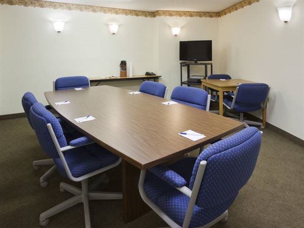 Crossings Inn & Suites - Montevideo