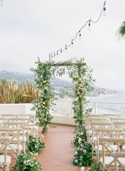 Casa Loma Beach Hotel