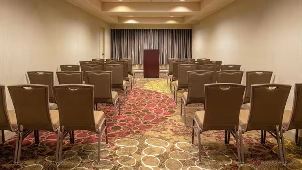 DoubleTree Suites by Hilton Hotel Seattle Airport - Southcenter