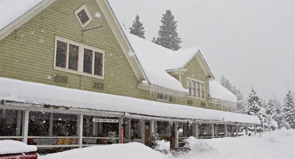 Mccloud River Mercantile Hotel