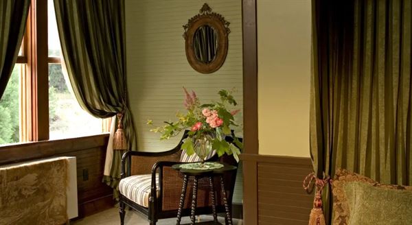 Mccloud River Mercantile Hotel