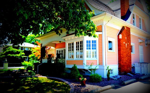 Mary's Restaurant And Bed & Breakfast