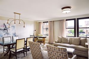 King Plaza View Suite