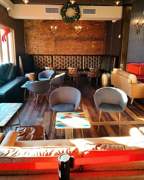 Top Tomato Bar & Pizza