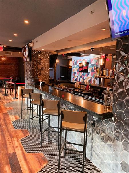 Top Tomato Bar & Pizza