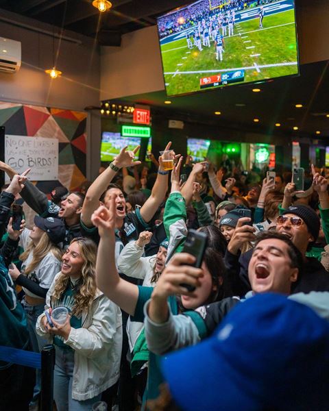 Top Tomato Bar & Pizza