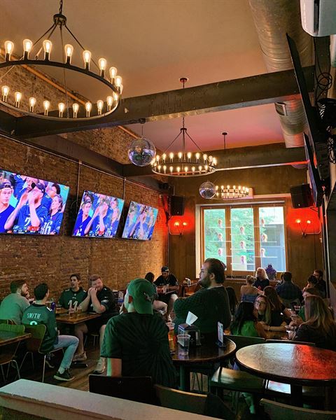 Top Tomato Bar & Pizza