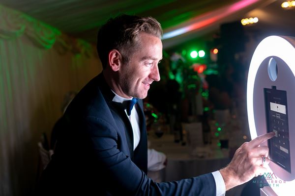 MIA Mirror Booth