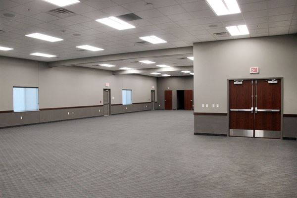 Cardinal Inn Hotel & Event Center