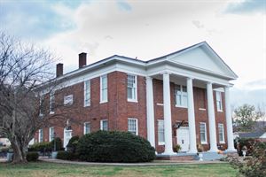 Mountain Oaks Manor LLC