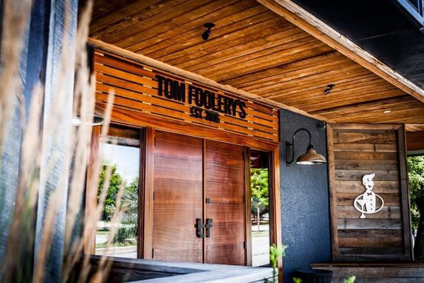 Tom Foolery's Restaurant & Bar