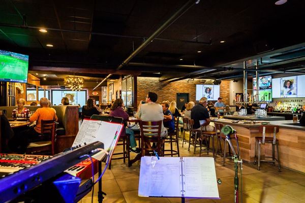 Tom Foolery's Restaurant & Bar