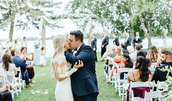 Round Lake Vineyards & Winery