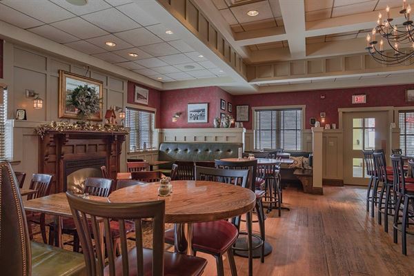 Moonwinks Restaurant and Lounge