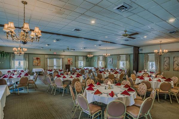 Moonwinks Restaurant and Lounge