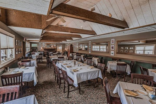 Moonwinks Restaurant and Lounge