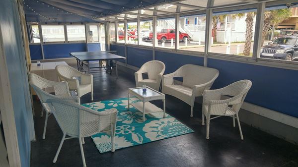 Seawitch Cafe & Tiki Bar