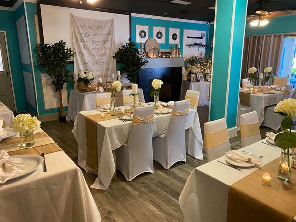 Seawitch Cafe & Tiki Bar